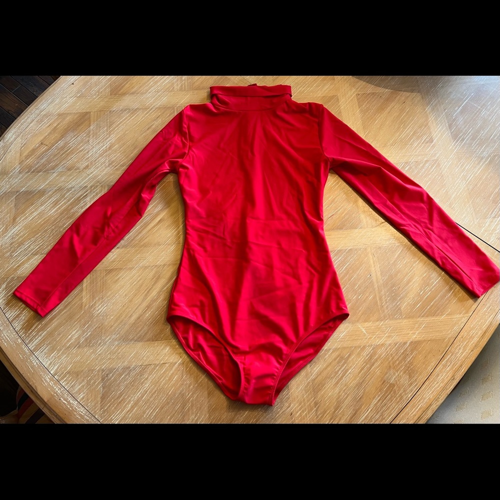 RED MOCKNECK LONGSLEEVED LEOTARD SIZE L